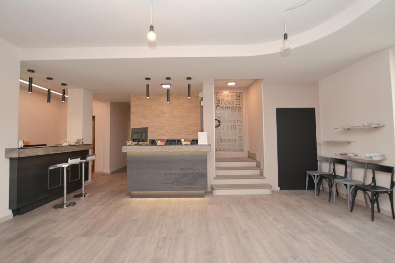 Hotel & Apartments " Perpoin " 살루초 외부 사진